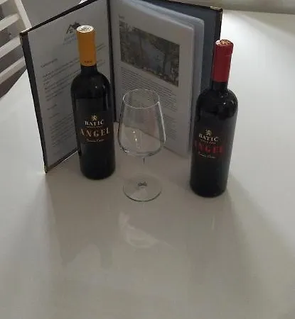 Zaklad Soce With Hot Tube And Free Parking * בובק